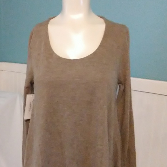 **SALE**  Umgee usa Blouse - Picture 2 of 4